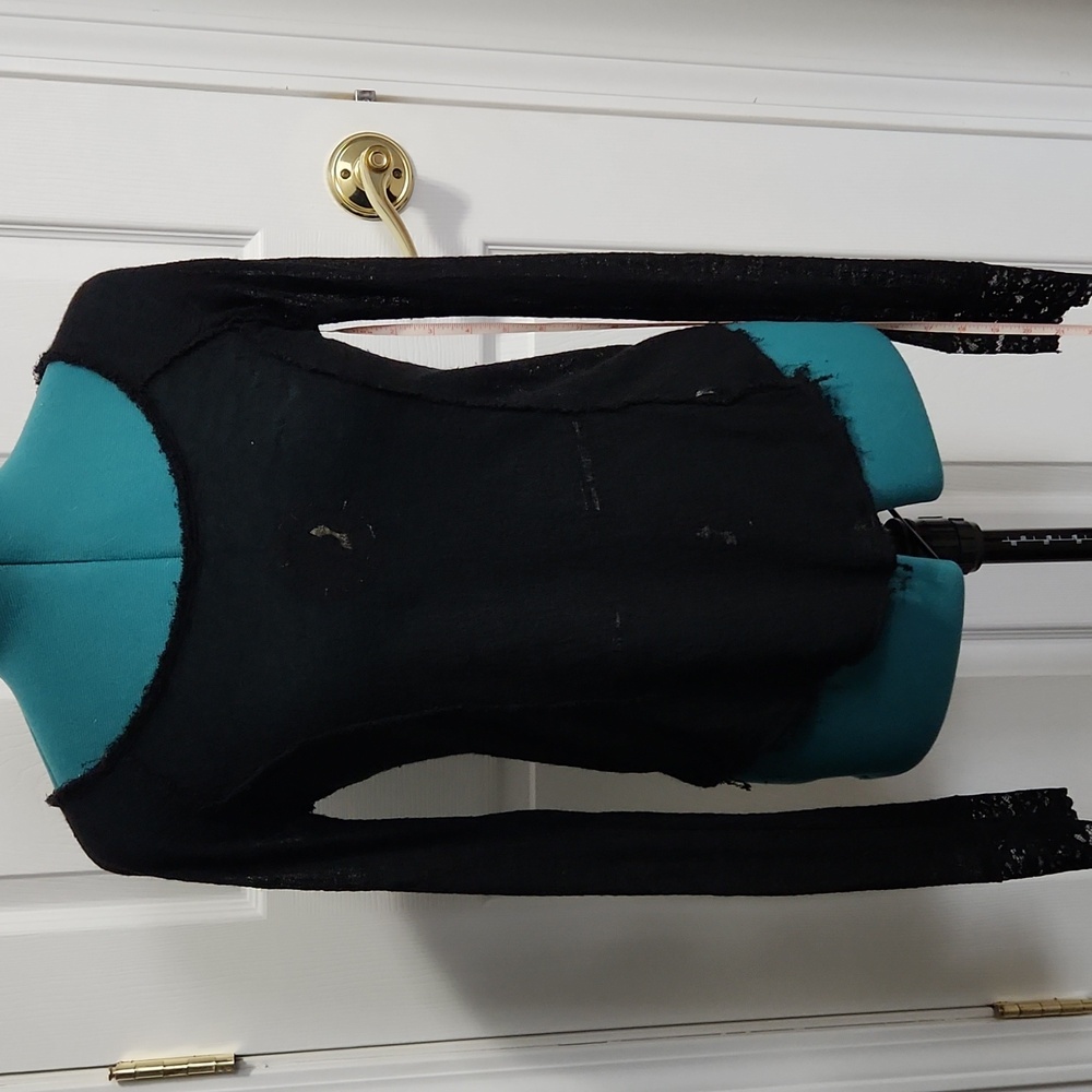 Source Unknown Black Distressed Long Sleeve Top